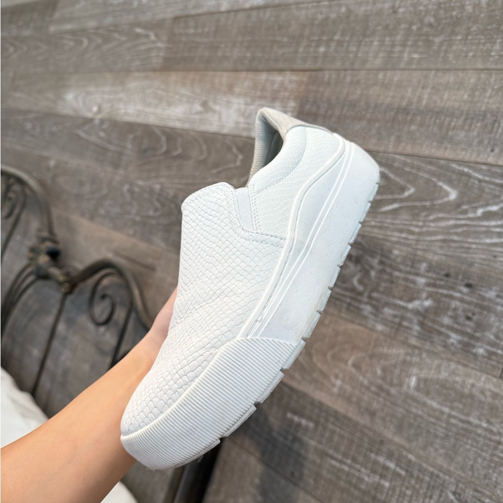 Dr. Scholl's Women’s White and Gray Slip-On Flat Sneakers Size 8 - Picture 5 of 8